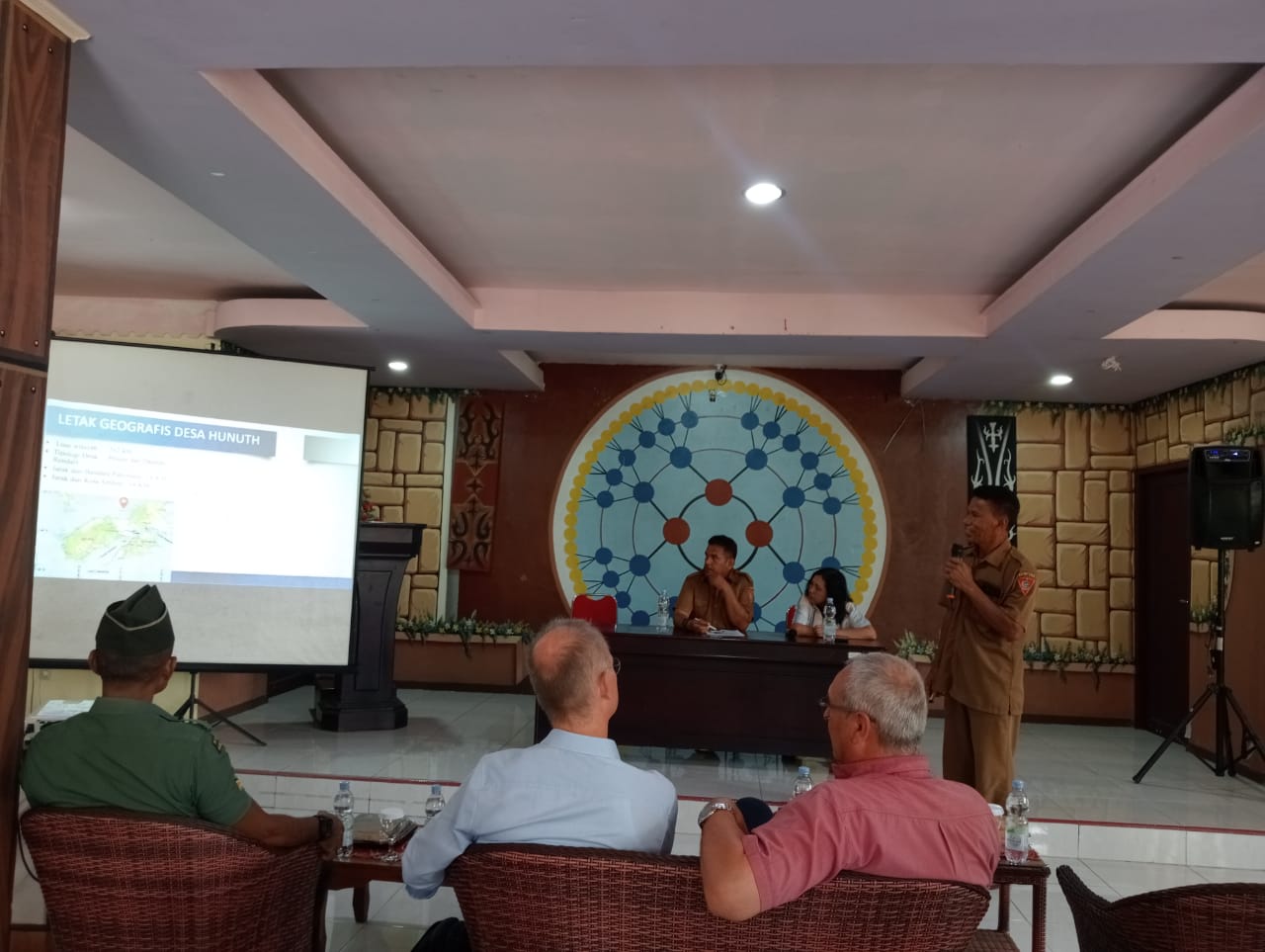 Presentasi Profil Desa Hunuth Kepada Staf Universitas Teknologi Dresden, Jerman